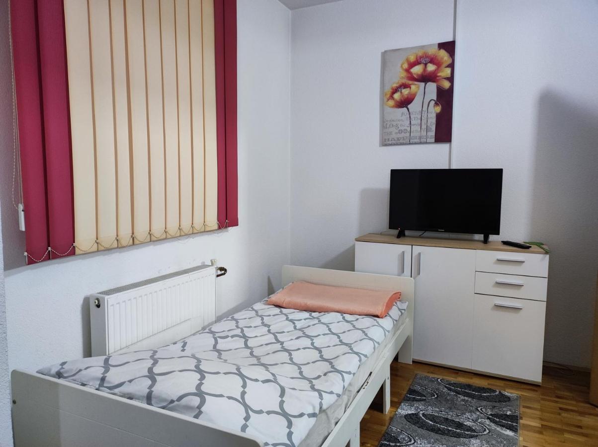 Vela-Edo Apartment Zavidovici ภายนอก รูปภาพ